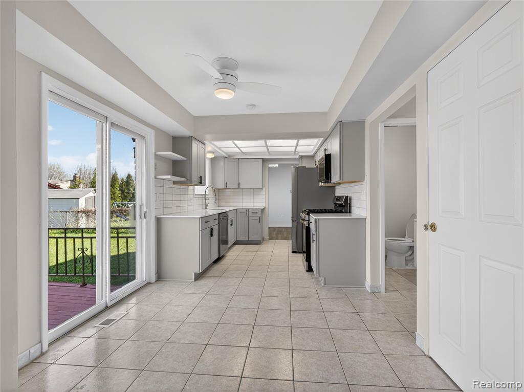4667 Bloomfield Drive, Sterling Heights, MI 48310 — Photo 12