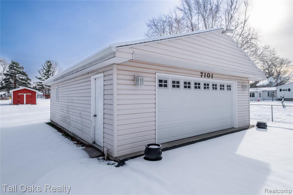 7101 Anna Street, Grand Blanc, MI 48439 — Photo 4