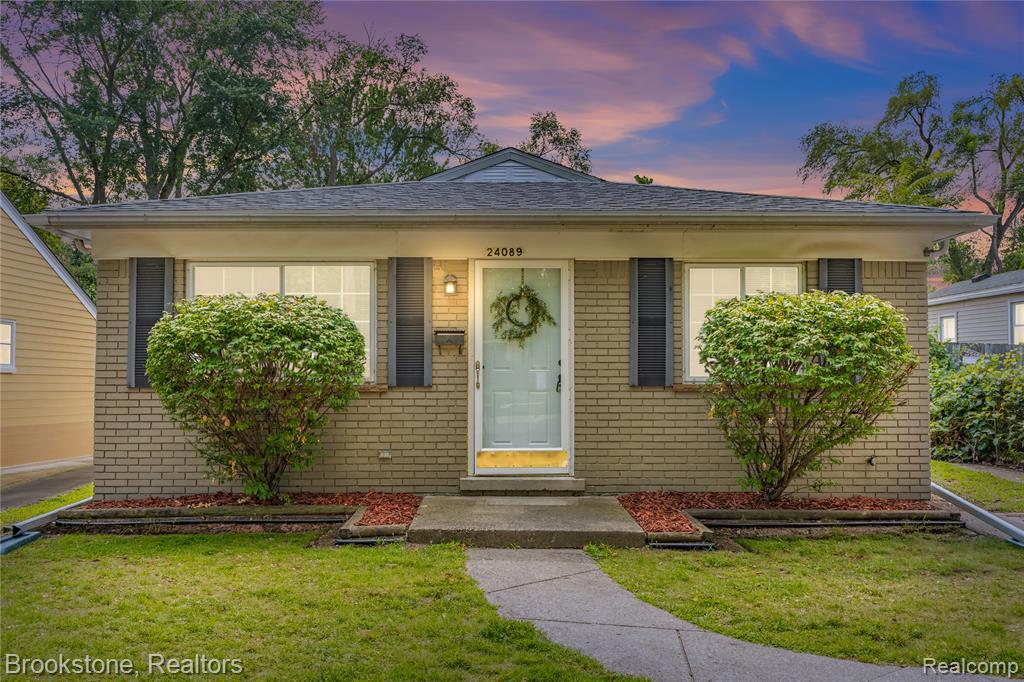 24089 Hopkins Street, Dearborn Heights, MI 48125