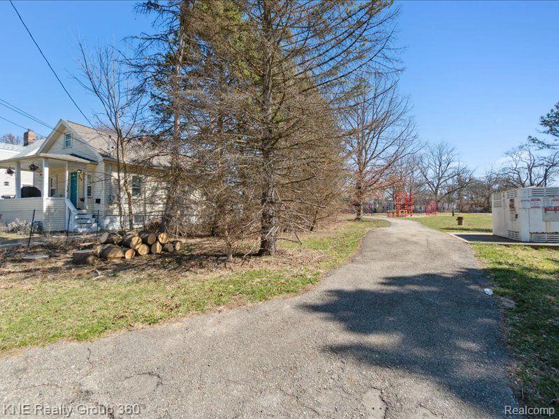 914 COMFORT Street, Lansing, MI 48915 — Photo 29