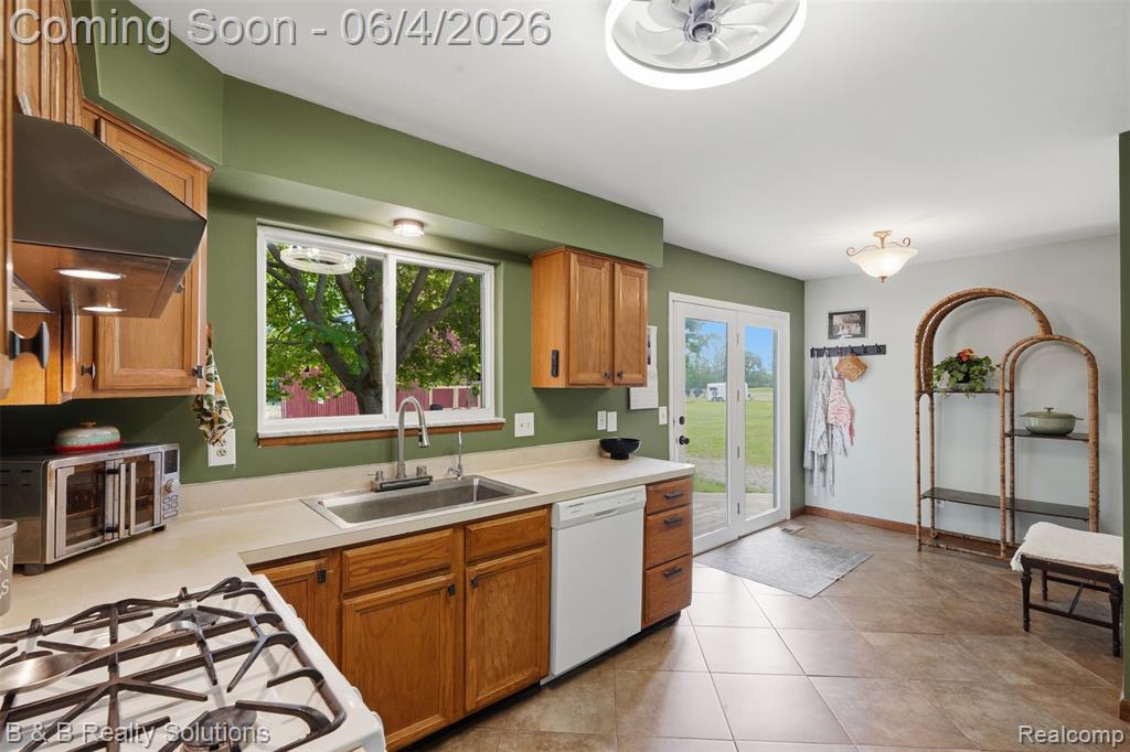 8820 Almont Road, Almont, MI 48003 — Photo 11