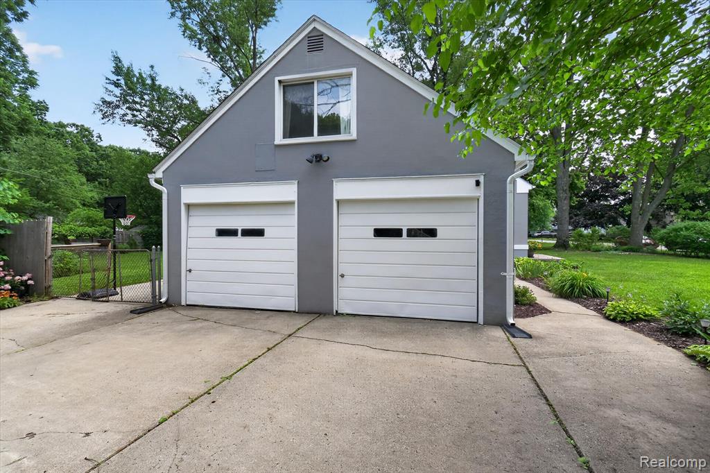 21154 Flanders Street, Farmington, MI 48335 — Photo 48