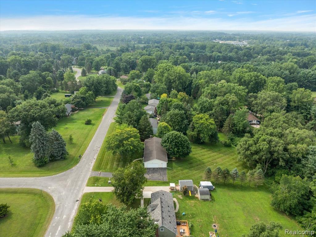 2947 SUN TERRACE Drive, Hartland, MI 48353 — Photo 7