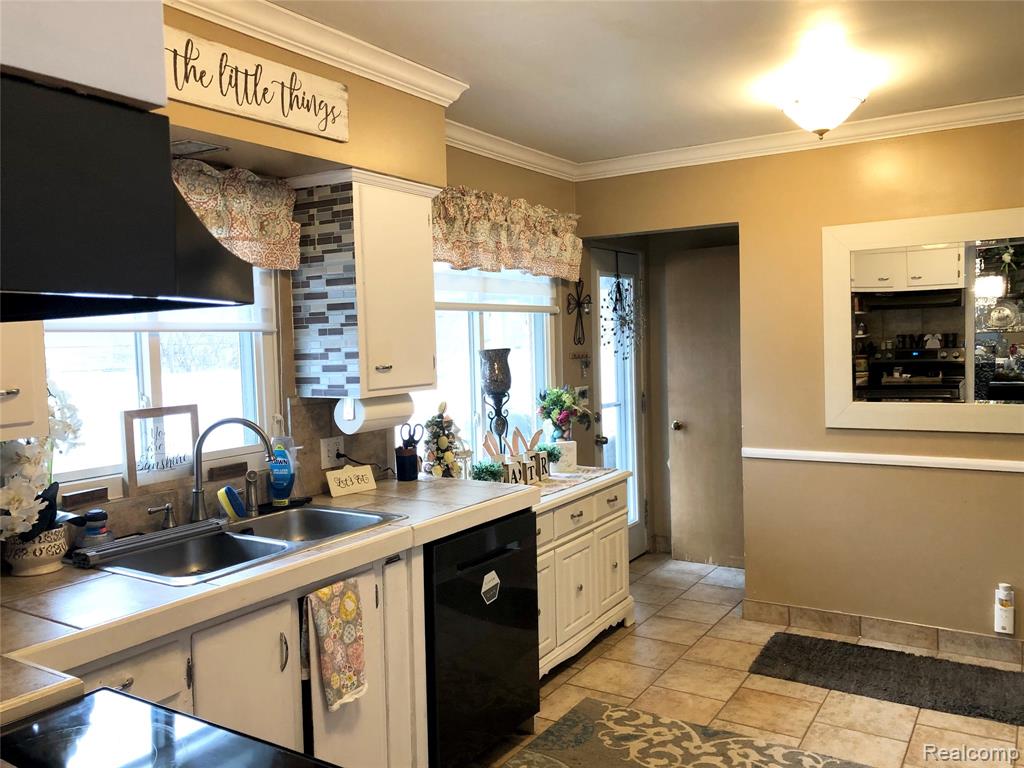 638 Maxine Street, Flint, MI 48503 — Photo 16