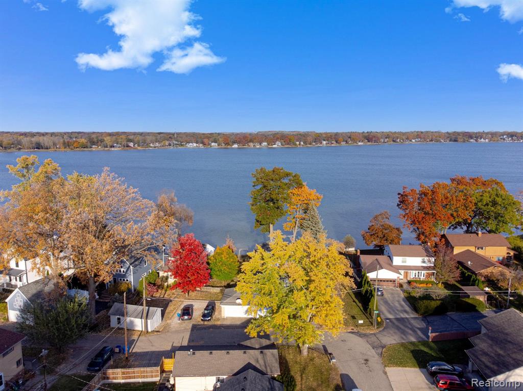 5404 SARVIS Avenue, Waterford, MI 48327 — Photo 26