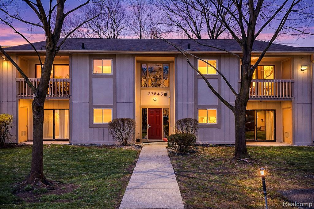 27845 Berrywood Lane, Farmington, MI 48334 — front exterior