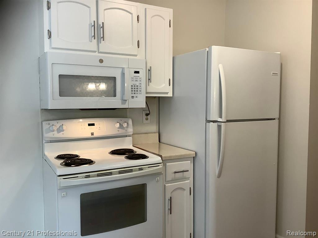 37691 COLONIAL Drive, Westland, MI — Photo 13