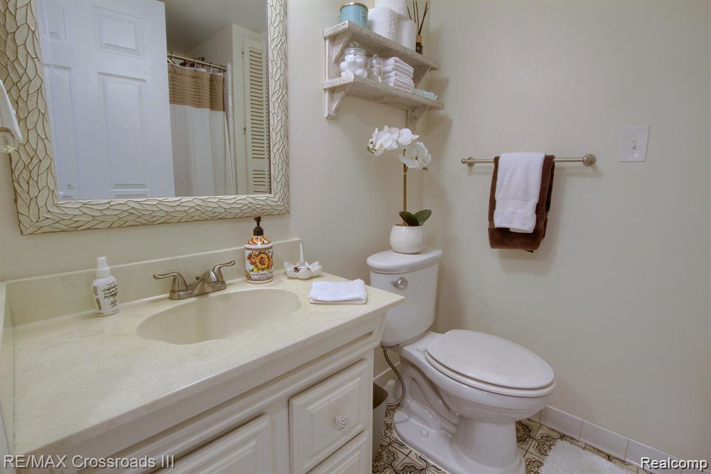 42464 SOMERSET Court, Canton, MI 48187 — Photo 19