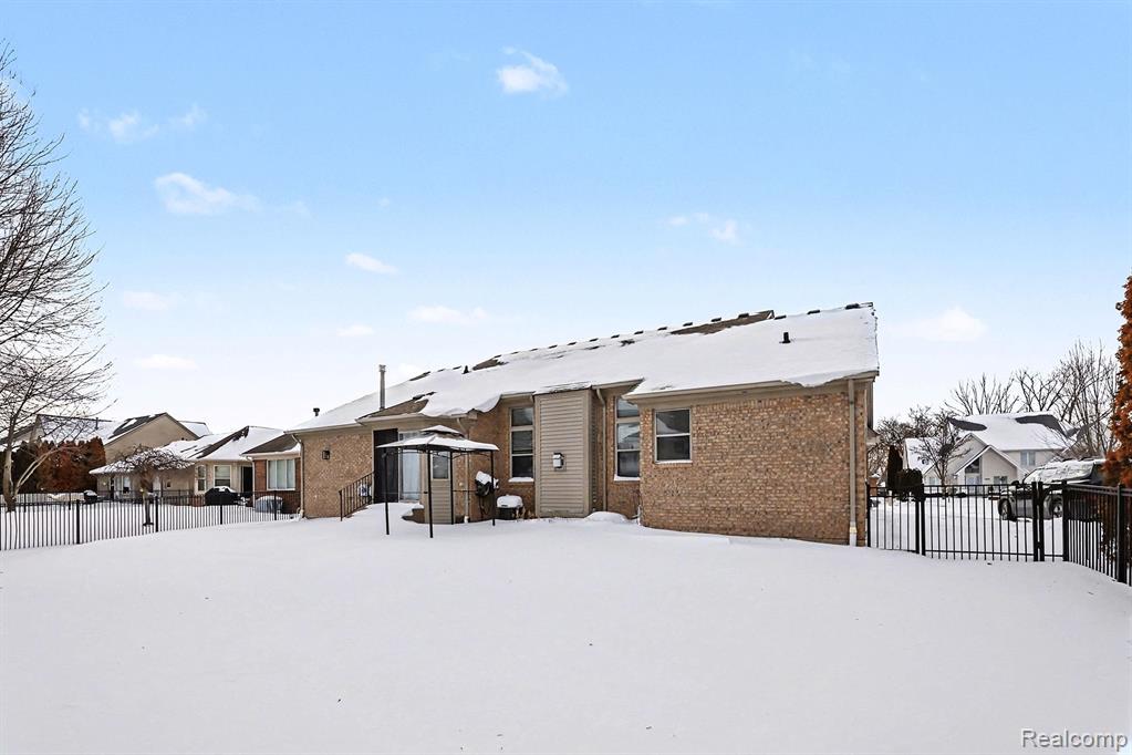 38846 Hampton Court, Harrison Township, MI — Photo 2