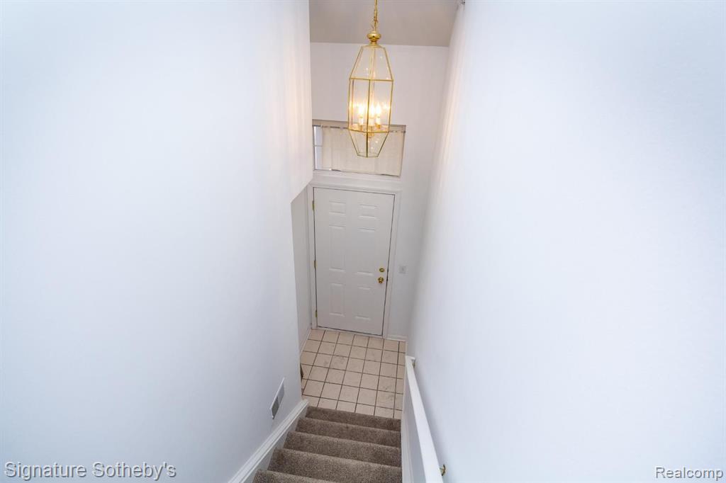 26204 April Court, Walled Lake, MI 48390 — Photo 4