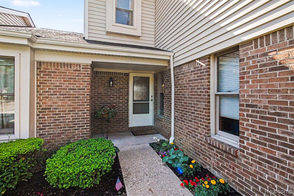 678 Summit Ridge Drive, Milford, MI 48381 — Photo 6