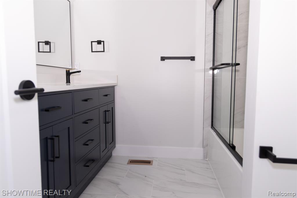 45626 Wakefield Street, Shelby Twp, MI 48317 — Photo 12