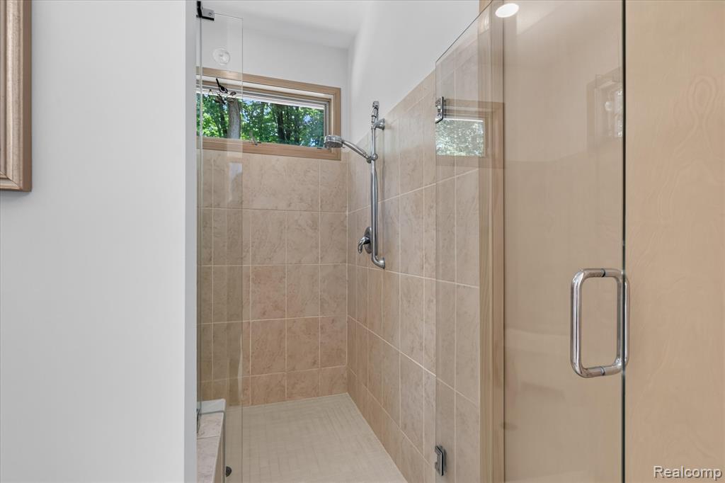 5388 Hartland Road, Fenton, MI 48430 — Photo 28