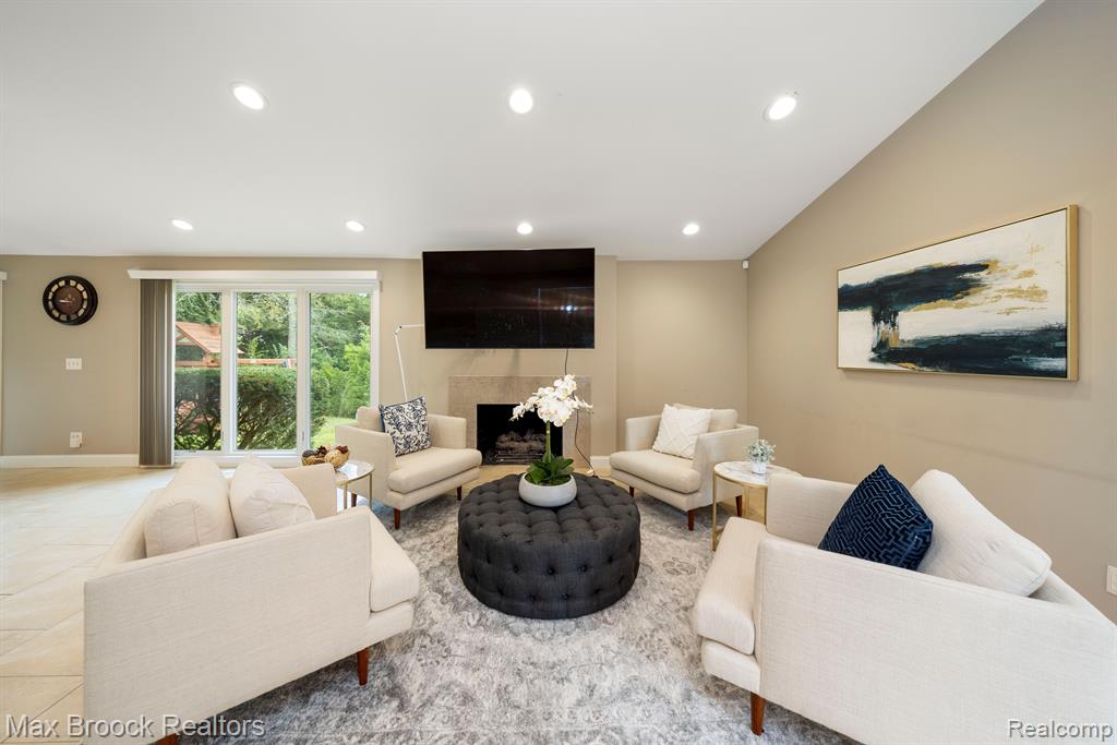 4619 MAURA Lane, West Bloomfield, MI 48323 — Photo 12