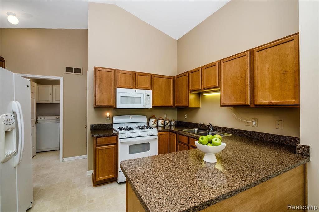 7820 CHLOE Court, Van Buren, MI 48111 — Photo 6