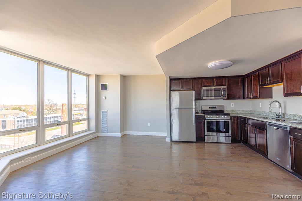 250 E Harbortown Drive, 703, Detroit, MI 48207 — Photo 13