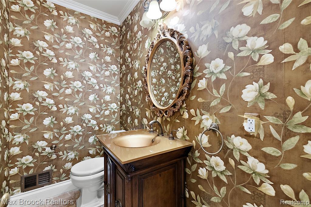 748 Waddington Street, Bloomfield Hills, MI 48301 — Photo 8