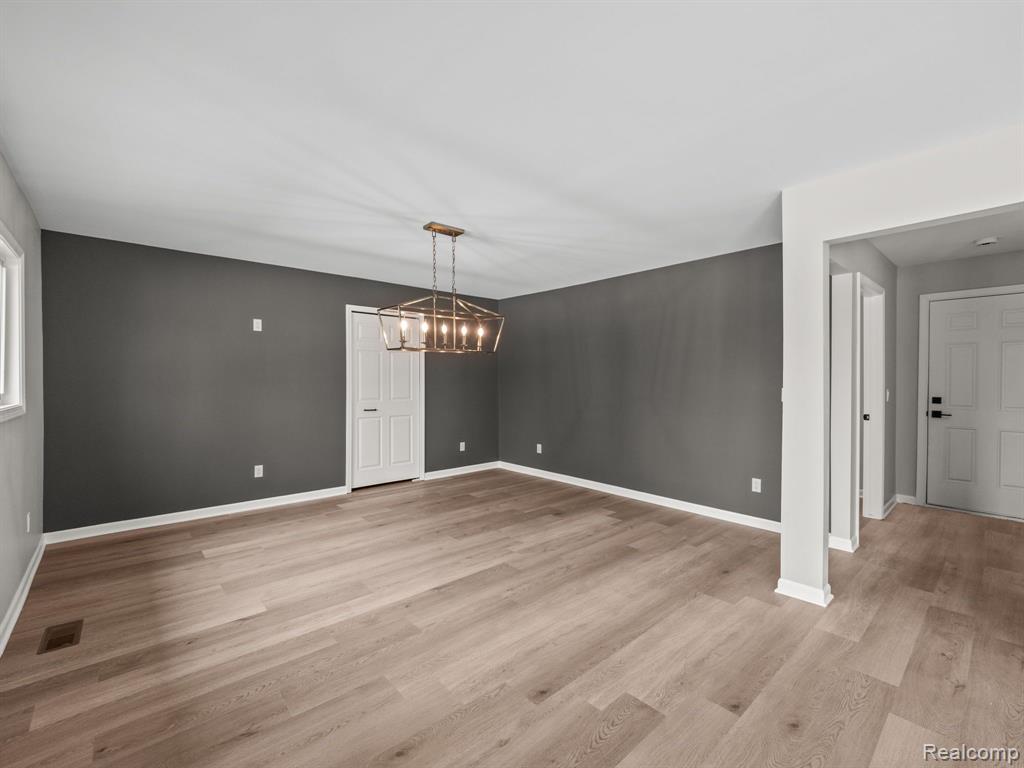 6866 SERENITY Drive, Troy, MI 48098 — Photo 18