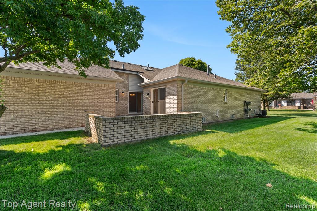 48607 Sutton Bay Court, Shelby Twp, MI 48315 — Photo 39