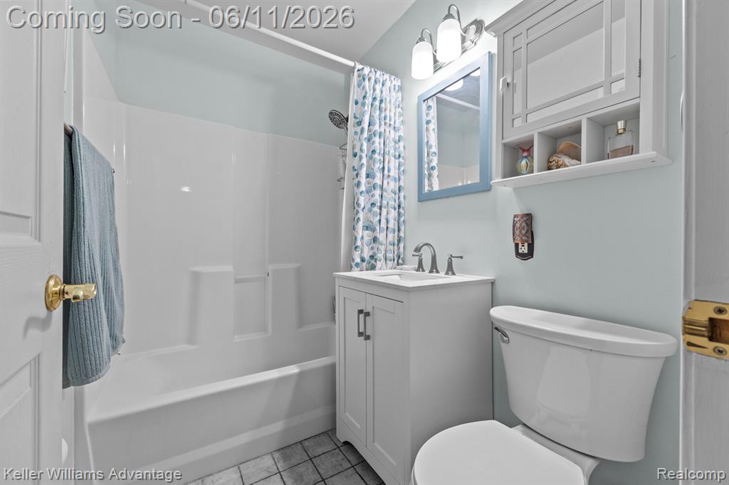 6589 Doyon Drive S, Waterford, MI 48327 — Photo 21