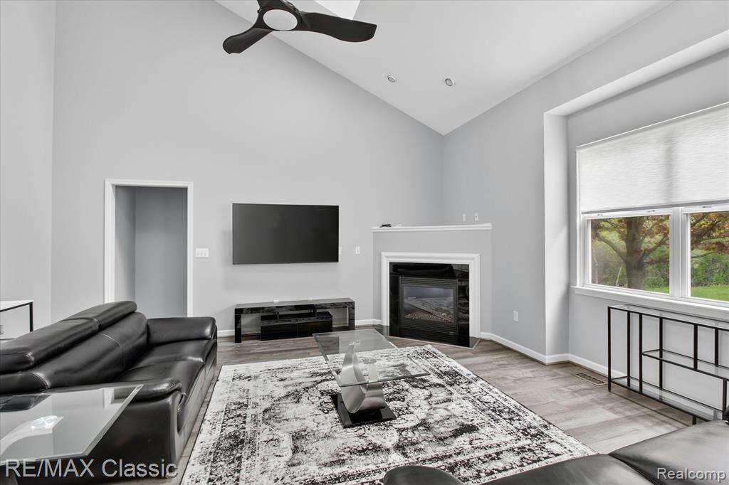 2298 Calibouge, 32, Commerce Twp, MI 48382 — Photo 10