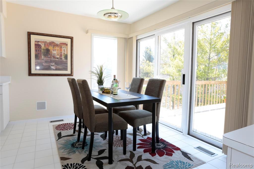 5160 OAKBROOKE Drive, West Bloomfield, MI 48323 — Photo 10
