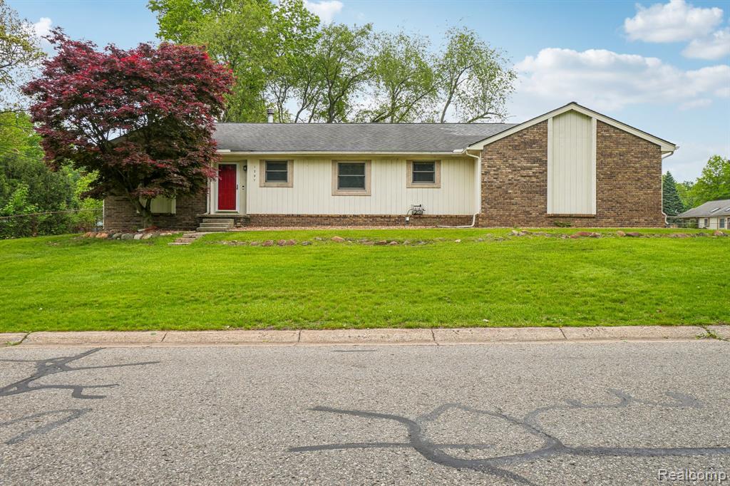 1397 Flamingo Street, Wixom, MI 48393 — Photo 2