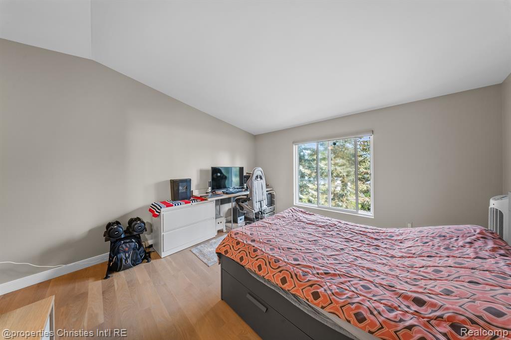 963 SANDALWOOD Drive, Troy, MI 48085 — Photo 19