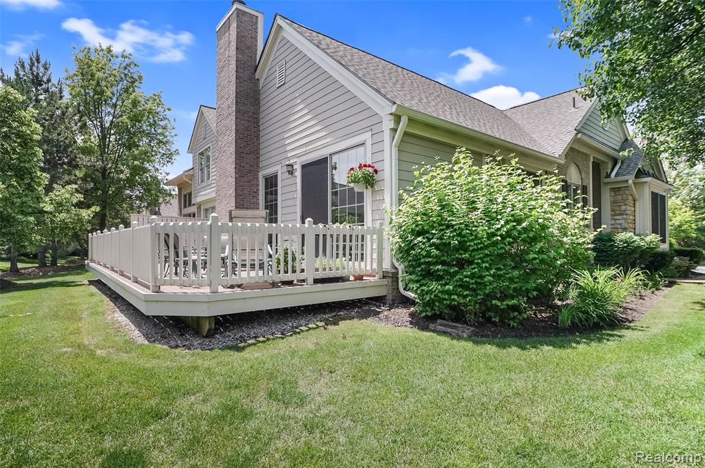 16822 Lochmoor Circle W, Northville, MI 48168 — Photo 39