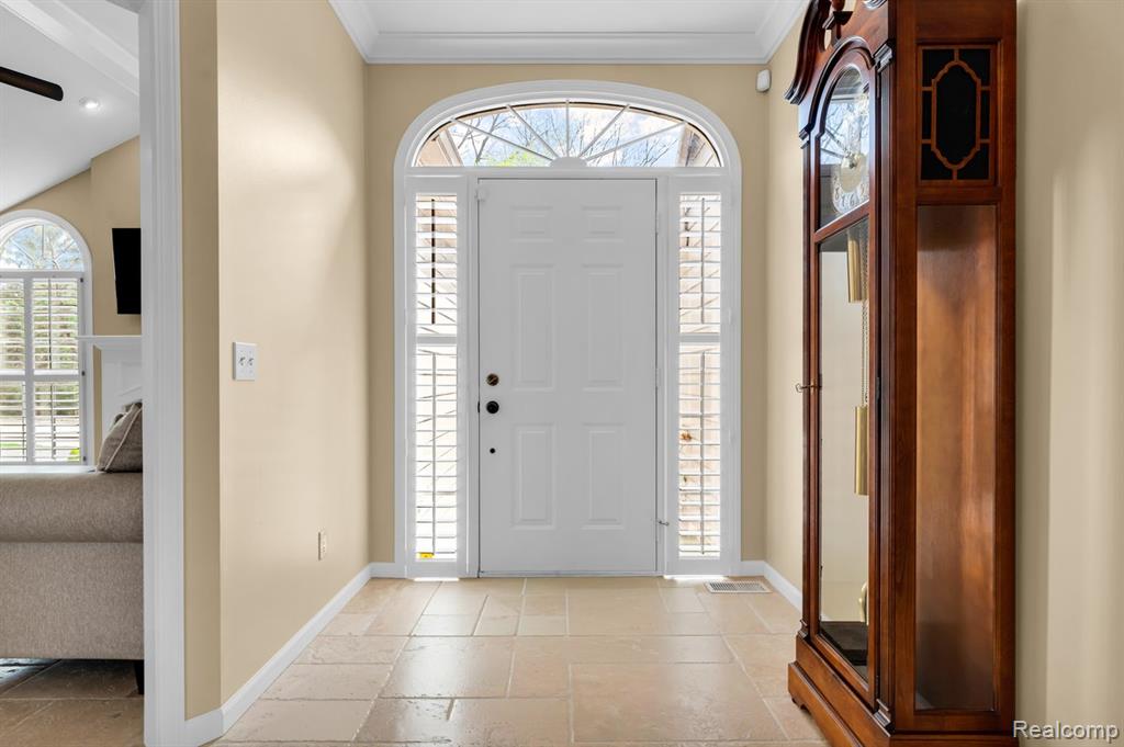 2256 Sudbury Way, Bloomfield Hills, MI 48304 — Photo 2
