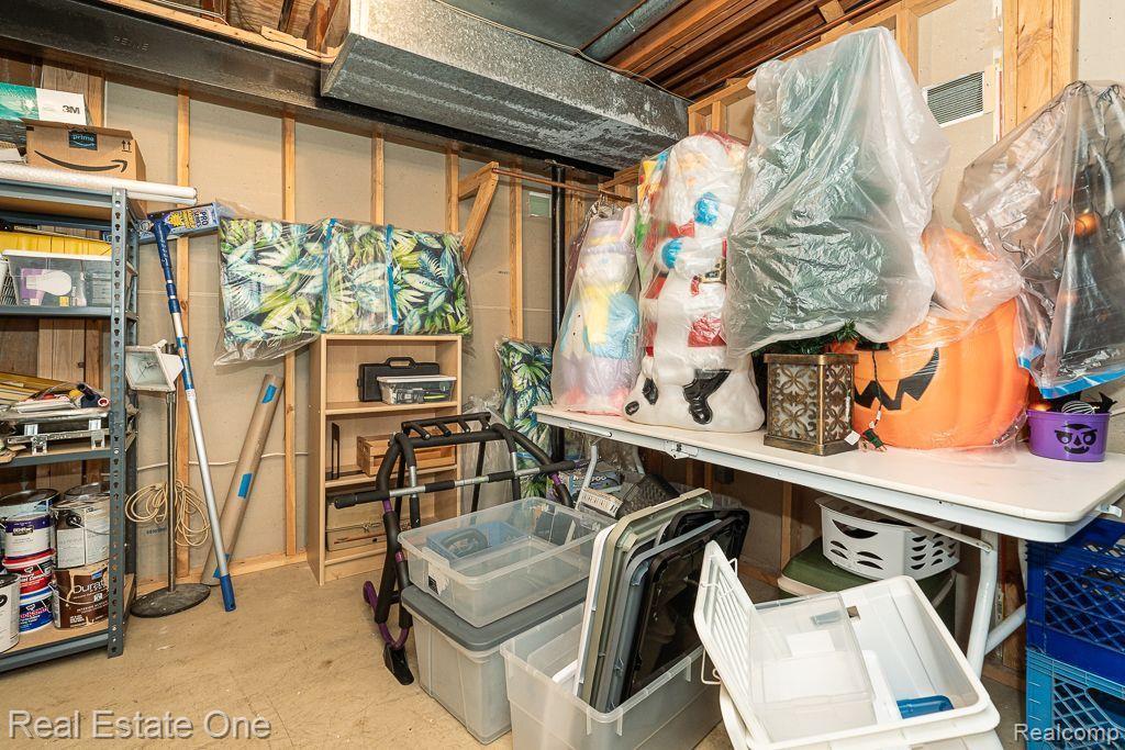 40323 FORDWICH Drive, Sterling Heights, MI 48310 — Photo 45