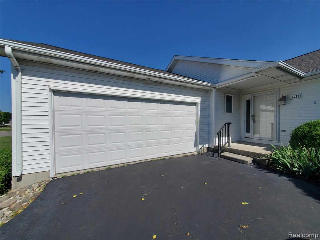 7281 Hawthorne Circle, Goodrich Vlg, MI — Photo 33