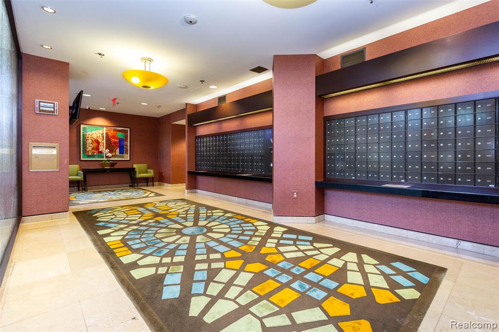 300 W Jefferson Avenue W - Photo 5