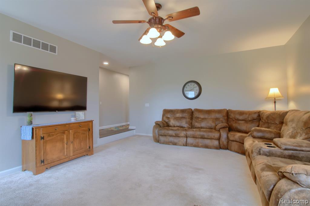 47495 PARKGATE, Canton, MI 48188 — Photo 16
