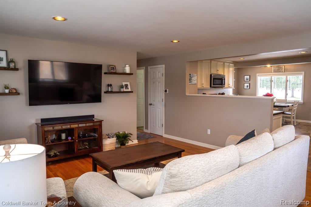 5735 Fowlerville Road, Fowlerville, MI 48836 — Photo 9