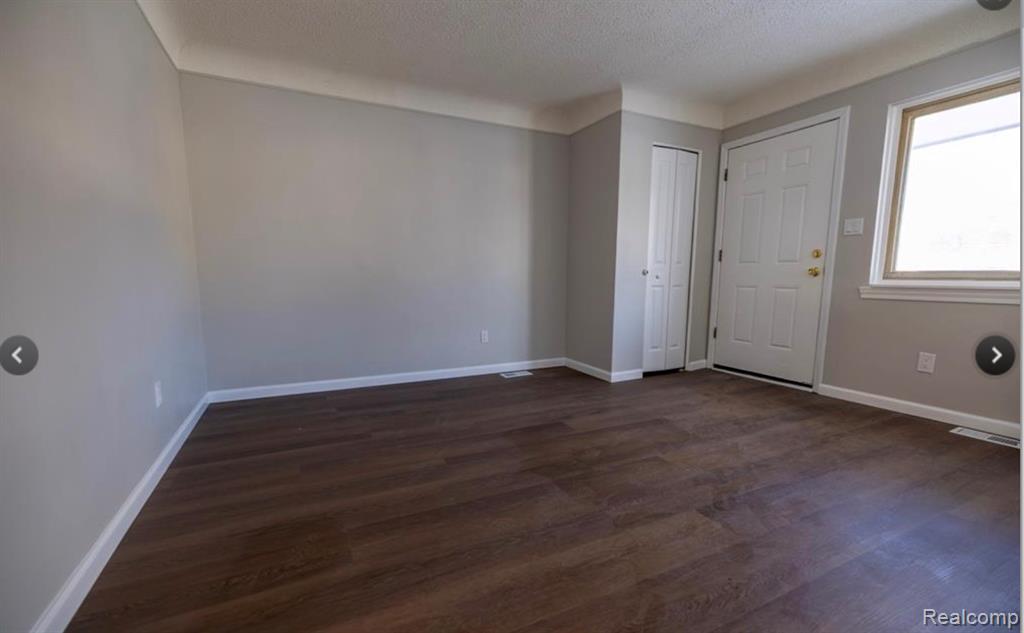6409 Grandville, Detroit, MI 48228 — Photo 2