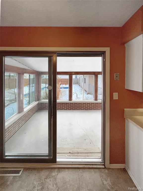 818 Dell Avenue, Flint, MI 48507 — Photo 16