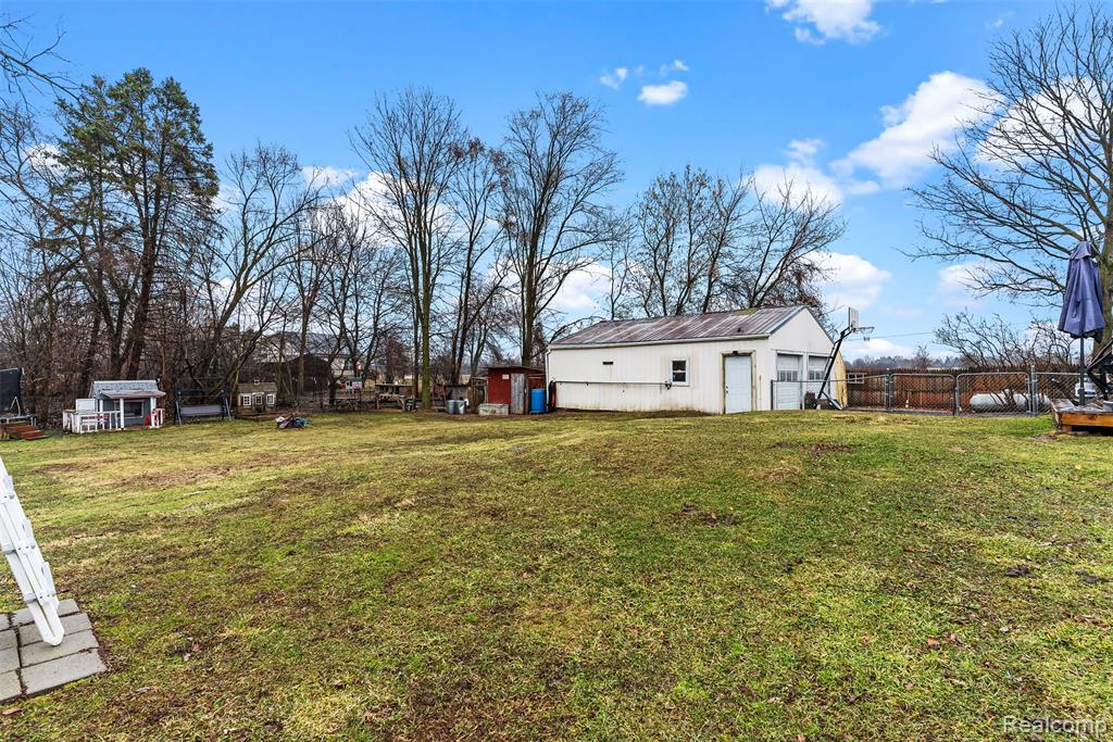 7250 Frances Road, Flushing, MI 48433 — Photo 9