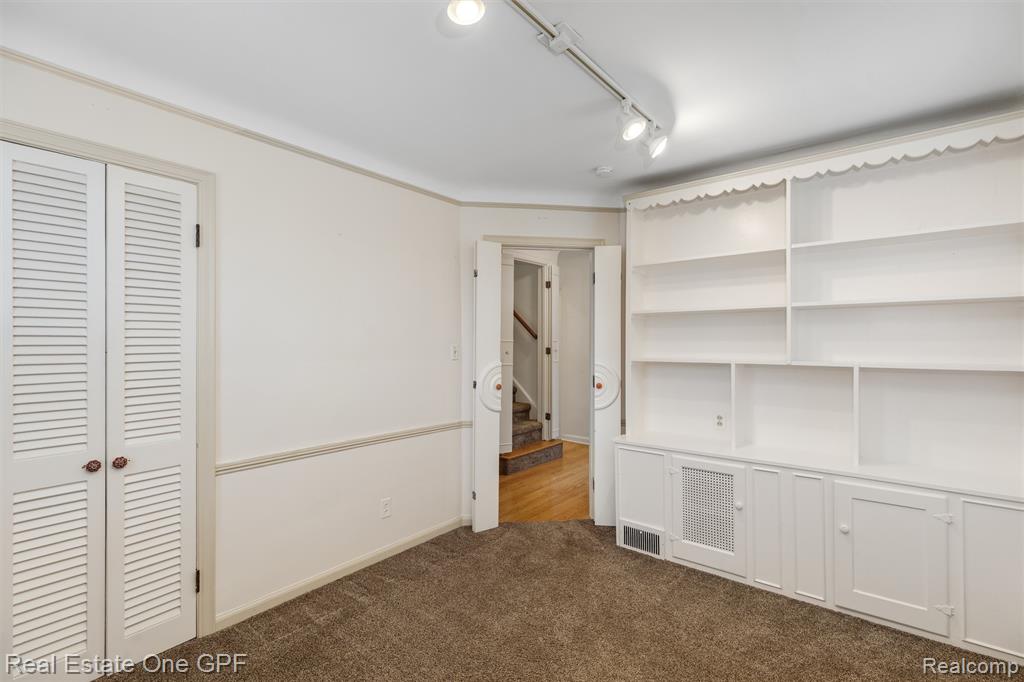 1488 Roslyn Road, Grosse Pointe Woods, MI 48236 — Photo 13
