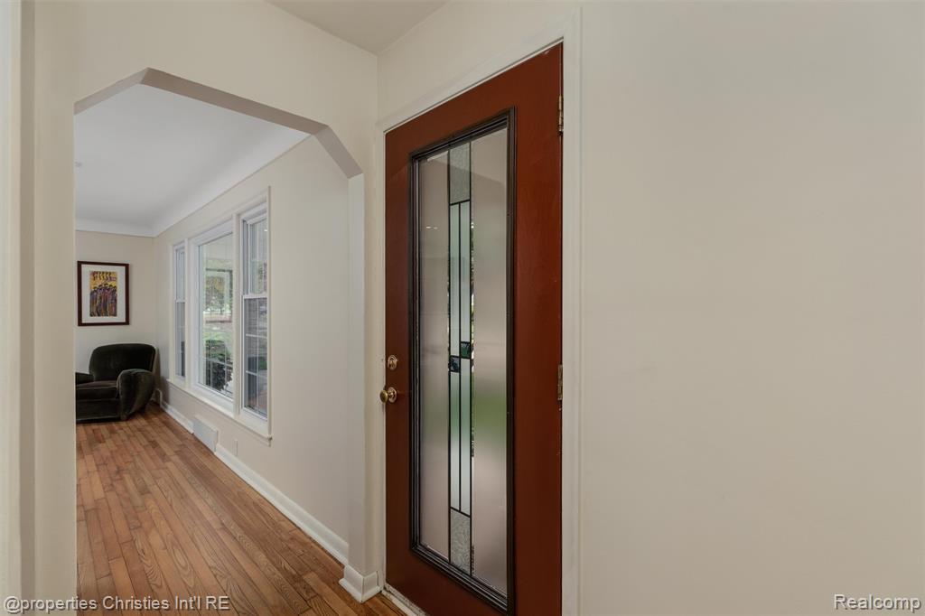 13323 Hart Avenue, Huntington Woods, MI — Photo 4