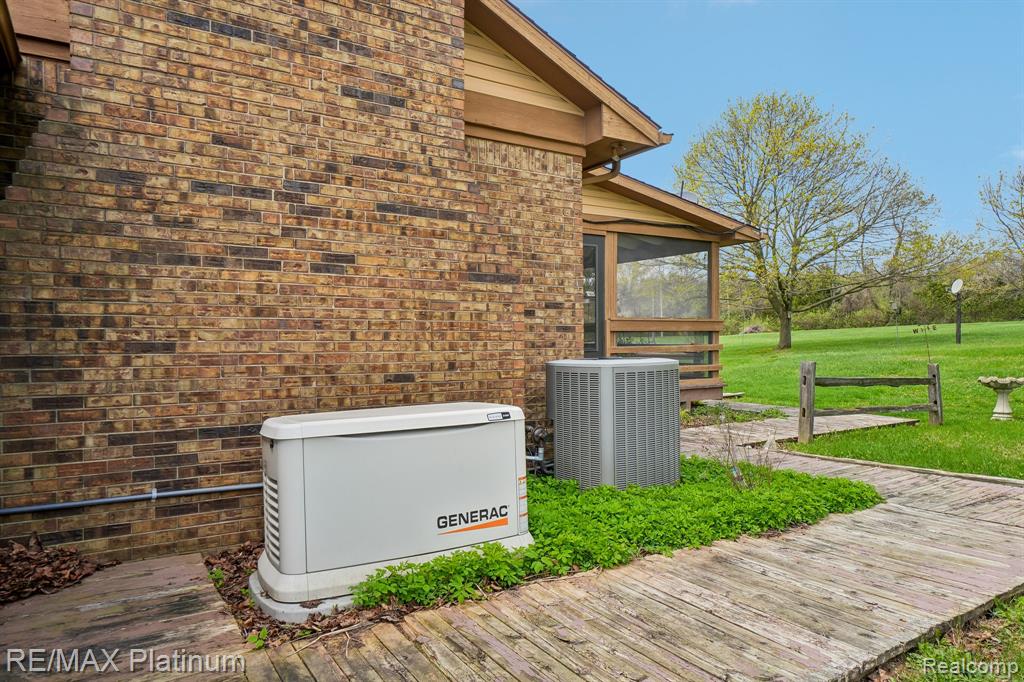 555 Crawford Farm Lane, Milford, MI 48380 — Photo 53