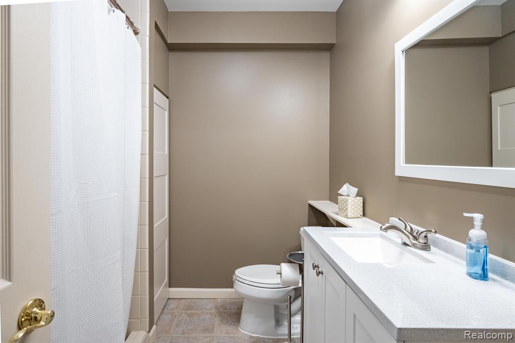 7059 YARMOUTH Drive, West Bloomfield, MI — Photo 48