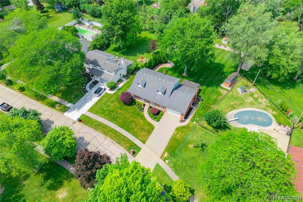 8236 Burning Bush Road, Grosse Ile, MI 48138 — Photo 32