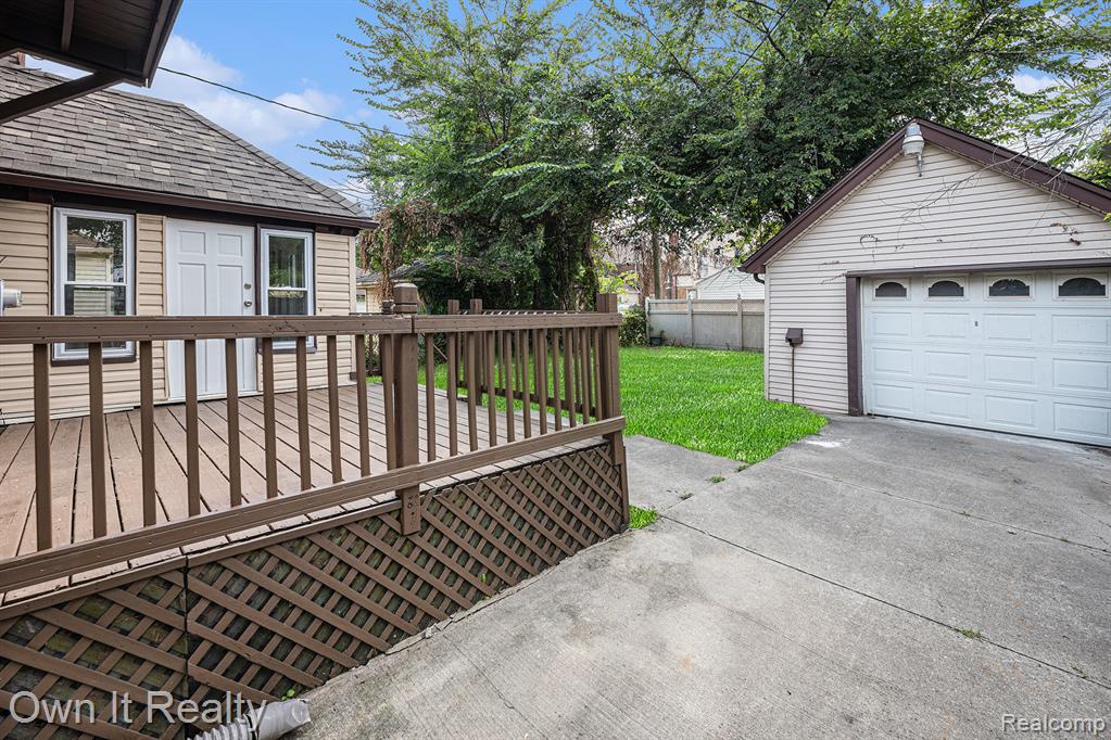 8555 Sorrento Street, Detroit, MI 48228 — Photo 28