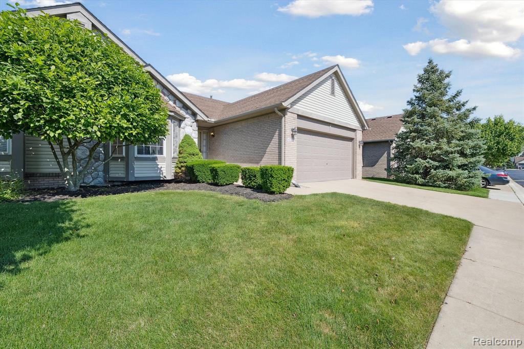 42279 BAYBERRY, Clinton Twp, MI 48038 — Photo 2