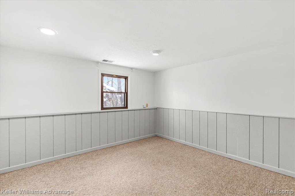 421 BONNIE Circle, Howell, MI 48843 — Photo 24