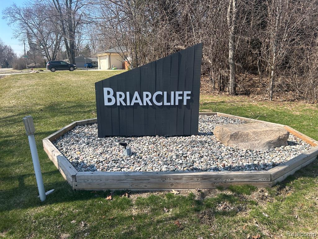 5303 W Briarcliff Knoll Drive, West Bloomfield, MI — Photo 34