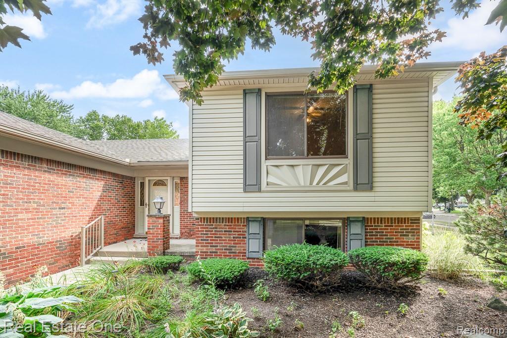3444 Eagle Drive, Troy, MI 48083