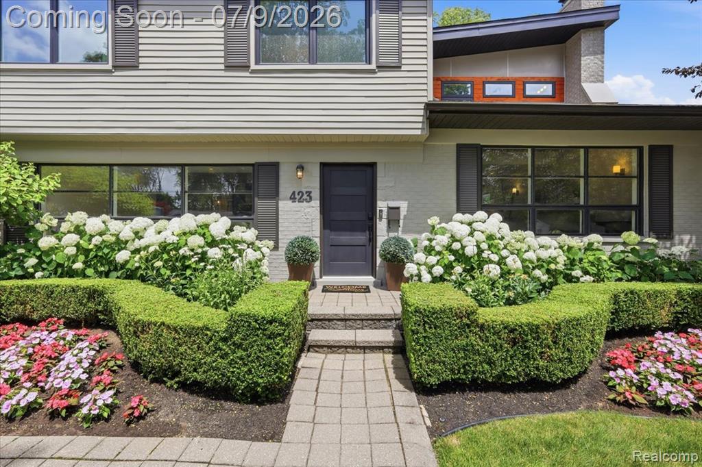 423 S Cranbrook Cross Road, Bloomfield Hills, MI 48301 — Photo 2