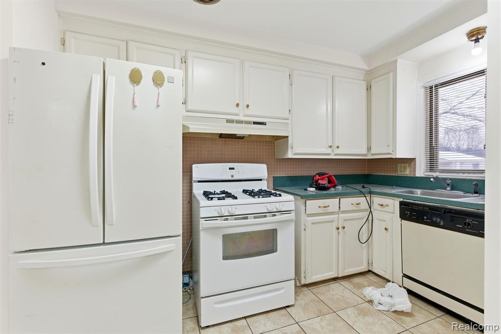 7002 Norborne Avenue, Dearborn Heights, MI 48127 — Photo 6